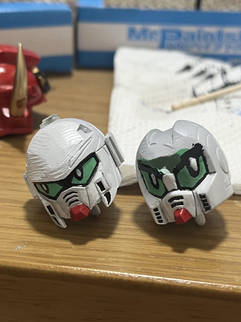 目を手書き。同時制作の武者ニューガンダムと。