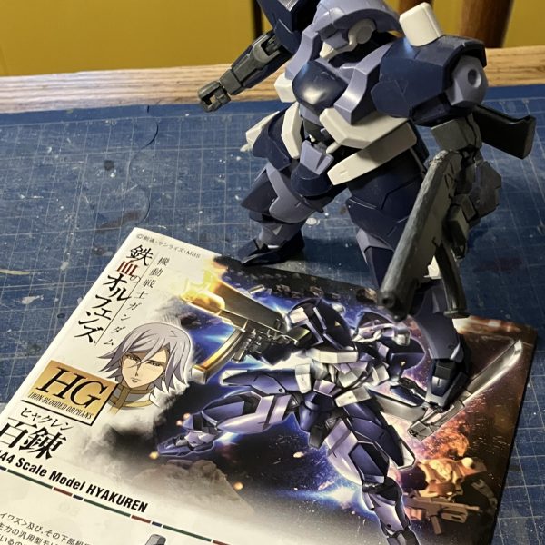 低気圧のせいなのか、頭がシャキリしないけどガンプラは作りたいので百錬を仮組みしました٩( ᐛ )وよっ、とホントはズゴックやろうかと思っていたのですが…(^-^;仮組みした百錬、カッコよかったので(可動は難ありますが)自分が想像した感じになるように頑張りま〜す(｀_´)ゞ （3枚目）