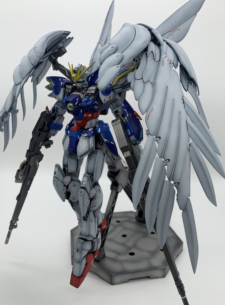 ツインアイと胸部サーチアイにLEDを仕込みましたが全然見えない...