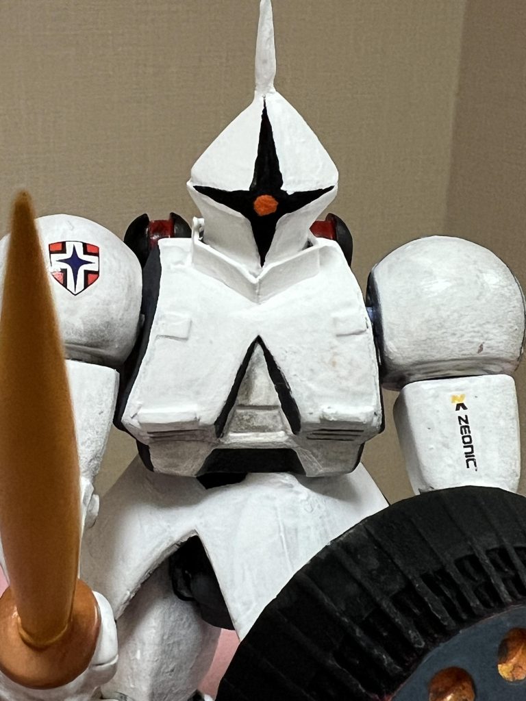首を長くしたので首元にカラーをつけました。