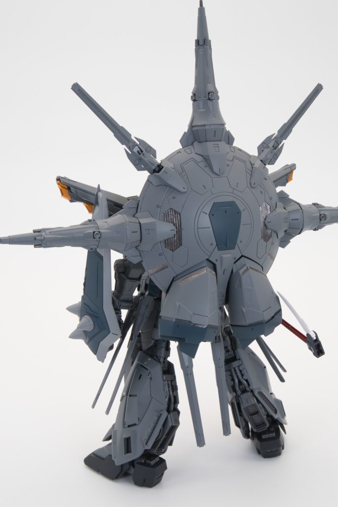 後ろ姿にザクの面影はありませんね。