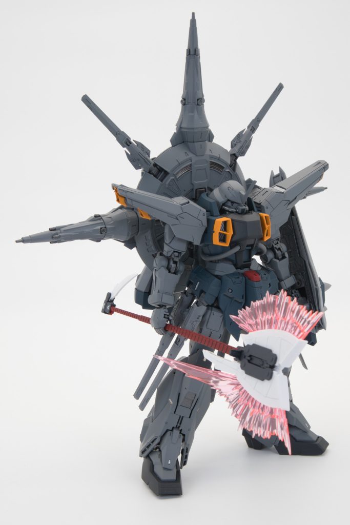 武器はスラッシュザクファントムのMA-MR ファルクスG7ビームアックスを持たせました。