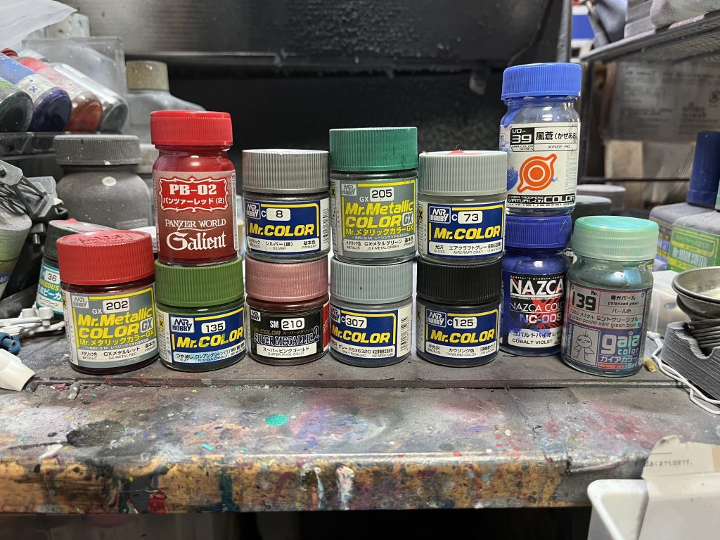 今回使用した塗料。GXメタルグリーンはカメラアイに使ってます。