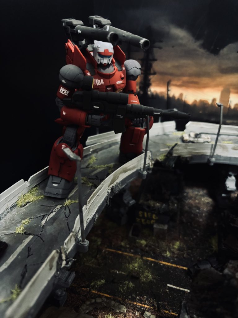 ガンダムとガンキャノンはククルスドアンverを。墨入れが上達しないので、汚すつもりもないのに汚れてます。