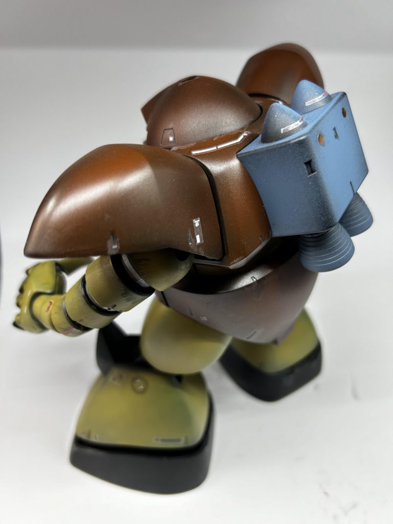 どうも背中は間延びします…