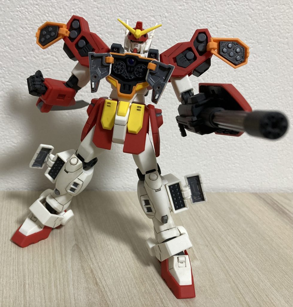 フルオープンアタック。ショルダーミサイルカバー裏には3Dプリンタで作成した追加のマイクロミサイルを配置してエンドレスワルツ版っぽい感じに。