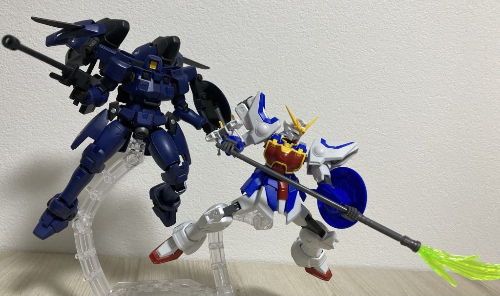 ちなみに漫画では五飛の嫁さんが乗っているのでシェンロン（素組）と2ショット。気になった人は『敗者たちの栄光』を読んでみよう。アニメで五飛がシェンロンをナタクと読んでいた理由もわかります。