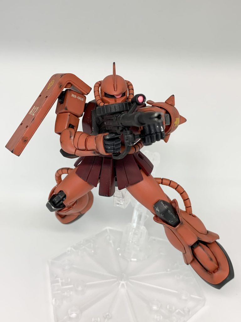 ザクマシンガンを構えて