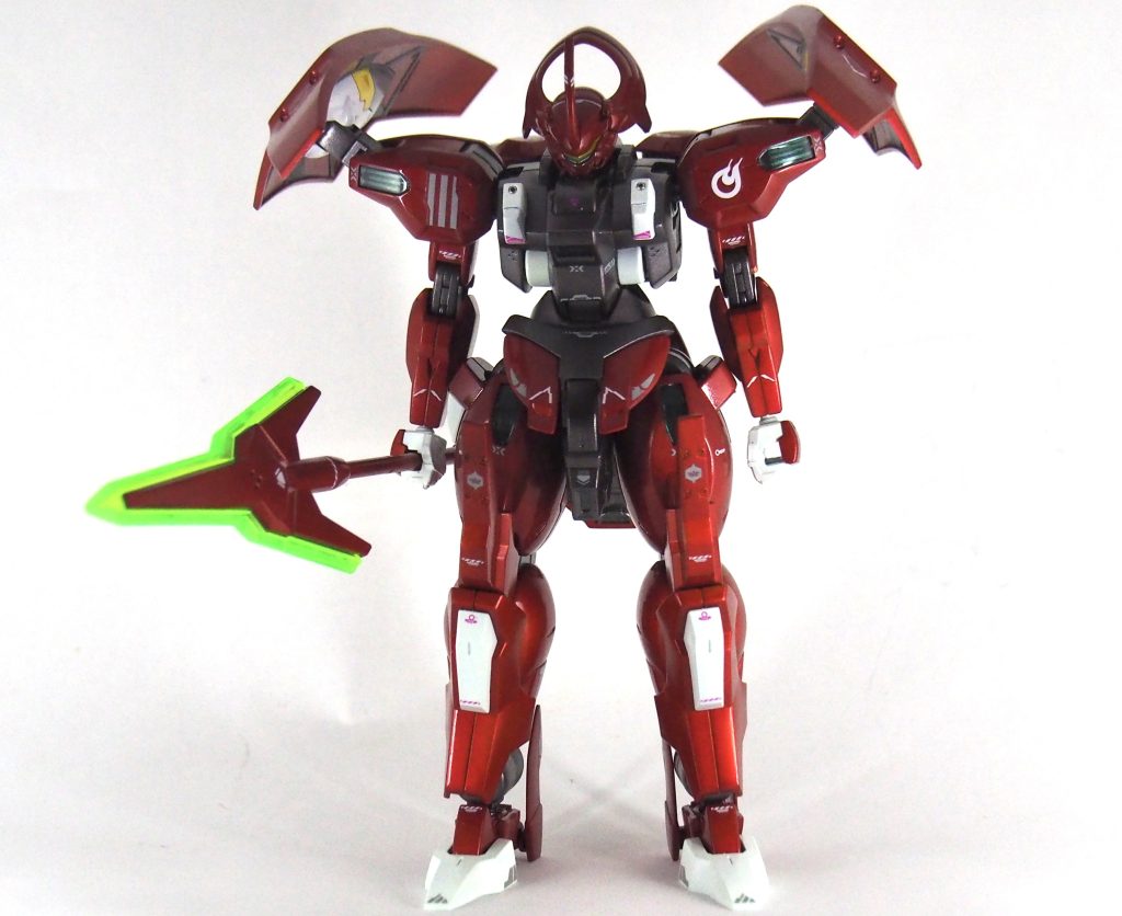 正面から。肩胸腿のパーメットで光るとこは塗り分けで再現しています。