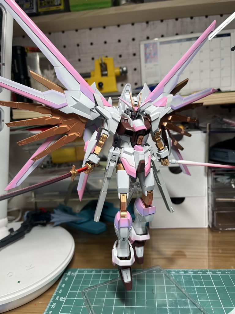 基本塗装完了時デカールは少な目で仕上げようと思ってたのですがいつの間にかそこそこ貼付けしてました