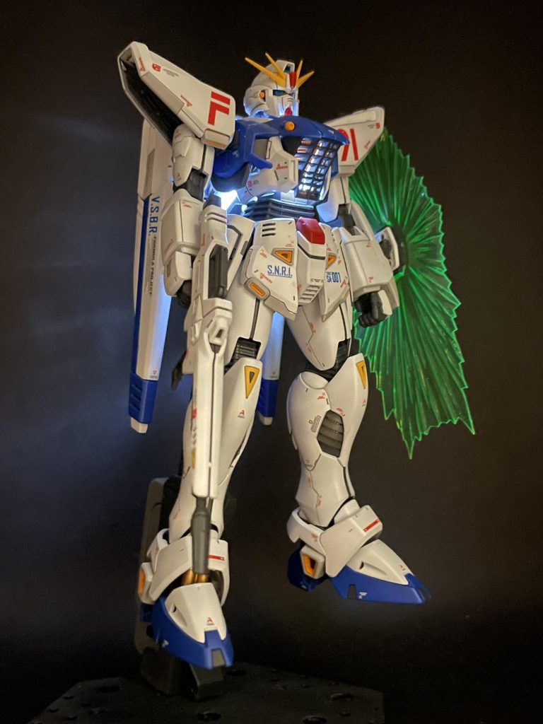 別売りのLEDパーツ。スキマ、明るすぎませんか…。