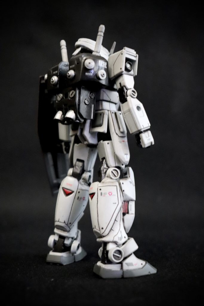 リアビュー　長い頭部が特徴的です。