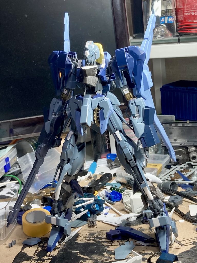 肘が変な角度(fssの機体っぽい)に曲がっていたので関節増やして延長しましたこうして見るとほとんどデルタプラスです