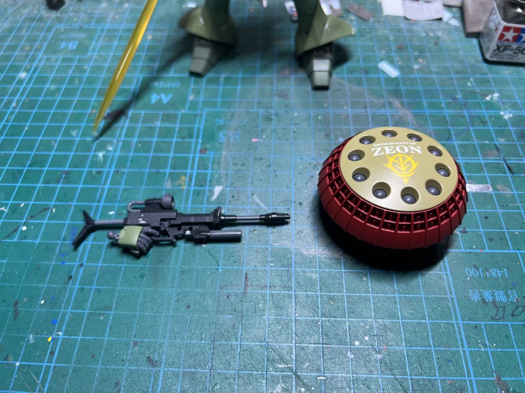 ハンドパーツをザクのものに変更したらシールドの持ち手にハマらなかったので後日キットのものを塗装します(^_^;)