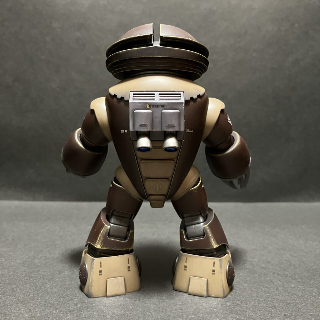 首と肩、脇腹は合せ目消し。ただ、肩と脇腹は盛大に失敗。消しきれなかった所を0.5mmでスジ彫って誤魔化すの巻き。