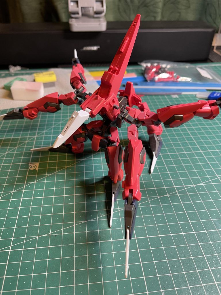 おまけ。製作途中いじくりまわしてできた四足獣形態。四足を立たせれば00のサーシェス兄貴が乗っていたアグリッサみたいな多脚形態にもなれます。（撮影し忘れすみません、、、でもいい感じに格好良かったです。）多段変形、、、ロマンですよね笑