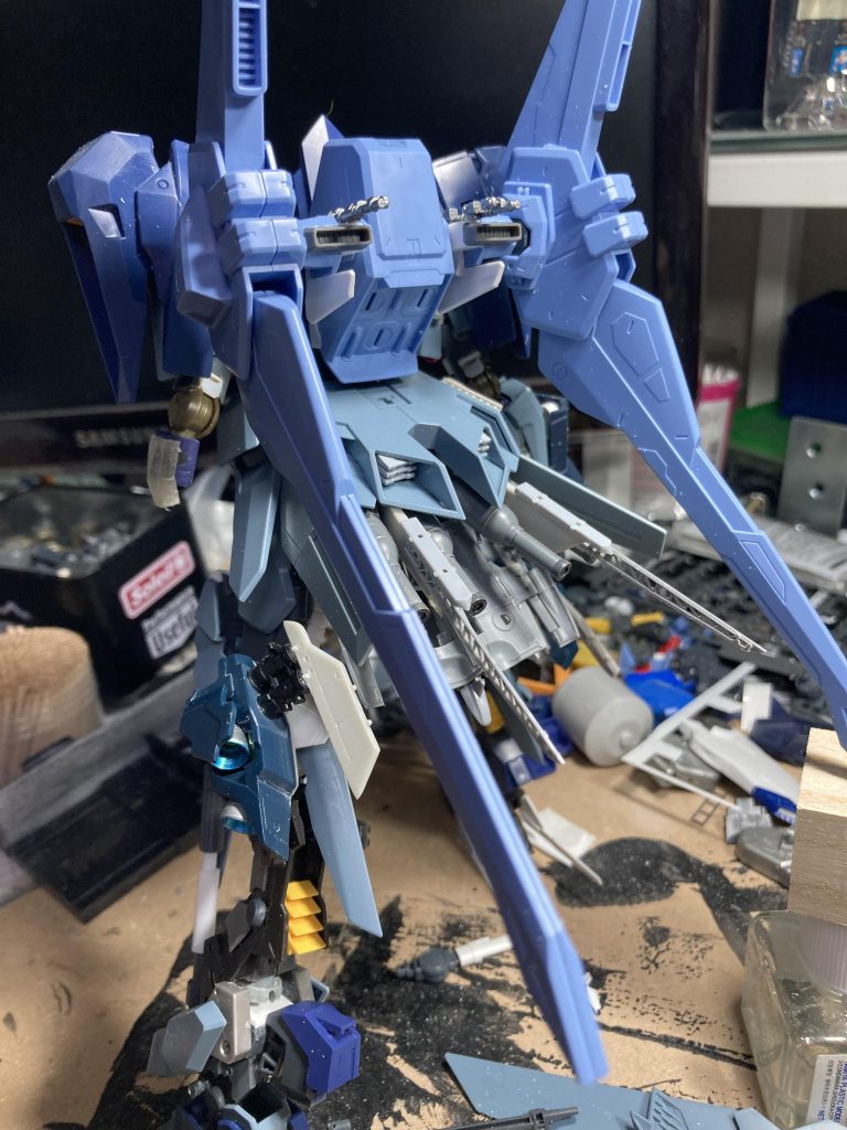 実は一番お気に入りのお尻内部バーニアカバーで隠れるので真下からしか見えません。