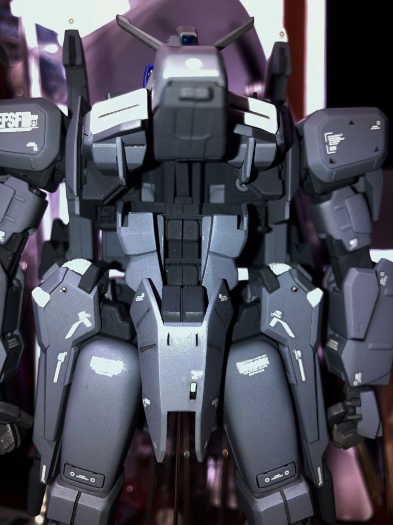 今回はMS形態で見せたかったので、胴体内部は動かないように固定しています。ウェブライダー形態も好きなので、機会があればそっち固定して作ってみたいです！