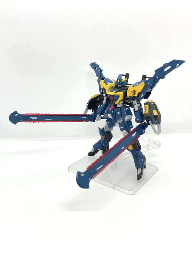 エクセキューショナーズソード型レーザー対艦刀を構えた姿です。ビームエフェクトも自作です。