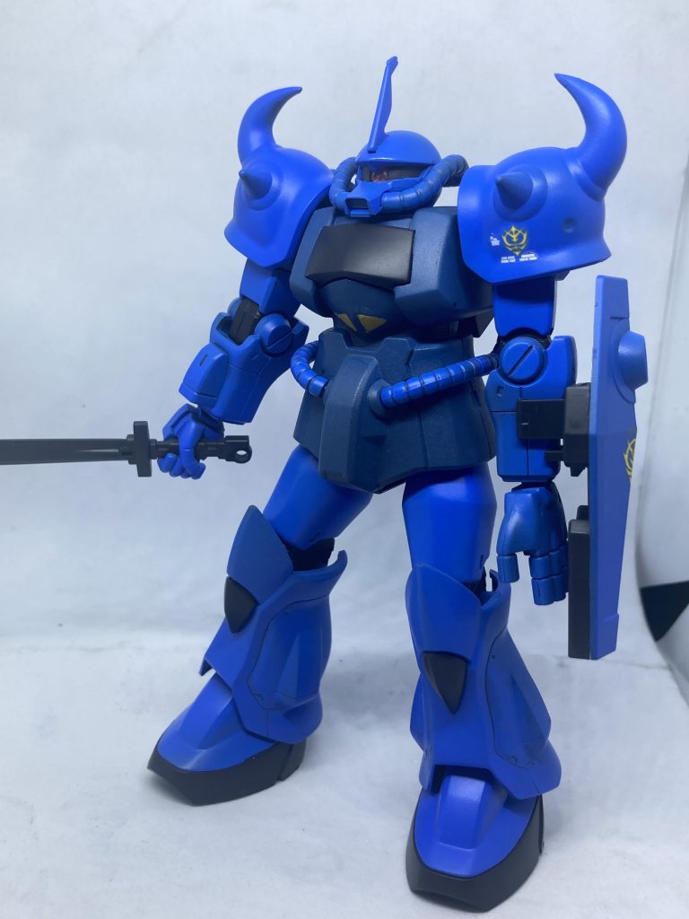 十数年前に作ったグフカスタム以来なのですが、お気に入りだったからか構造は覚えているもので、共通のところも多く、進化も感じられて凄く感動しました。（まあ、今じゃこのグフも旧キット枠になるのでしょうが…。）自分はこれくらいのボリュームのガンプラが非常に好きです。パーツ数も多くないからちょっと組み立ててみるかっていう感じでも作れるし、気合を入れて幅詰め幅増しディテールアップ！とかで本格的なものにも出来るし。今のエントリーグレードがそれに該当するんでしょうかね。