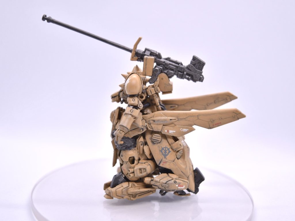 680mmカノン砲は長さを出すためにトールギスのドーバーガンの砲身を2本分使用してます。腰の羽のようなパーツはウィングガンダムの物を使用。その他にもナイチンゲールのお尻のパーツやGディフェンサーのパーツなんかも使用しています。