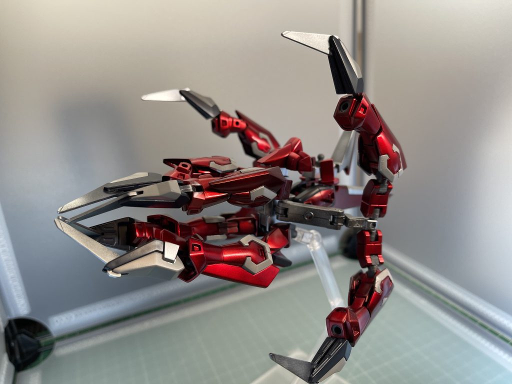 巡航形態。なんかシューティングゲーに出てきそうな外見。