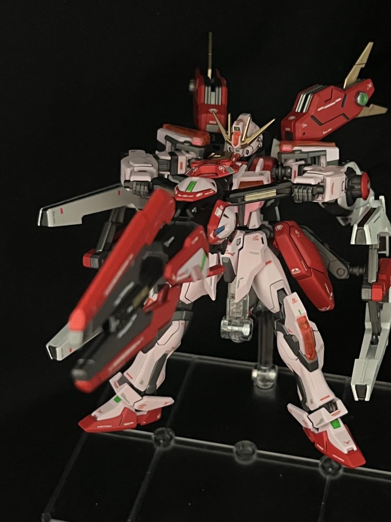 その3ゴテゴテしつつも、武装それぞれを認識出来るはず。透明なプラ板でエフェクト作りたくなりますね。