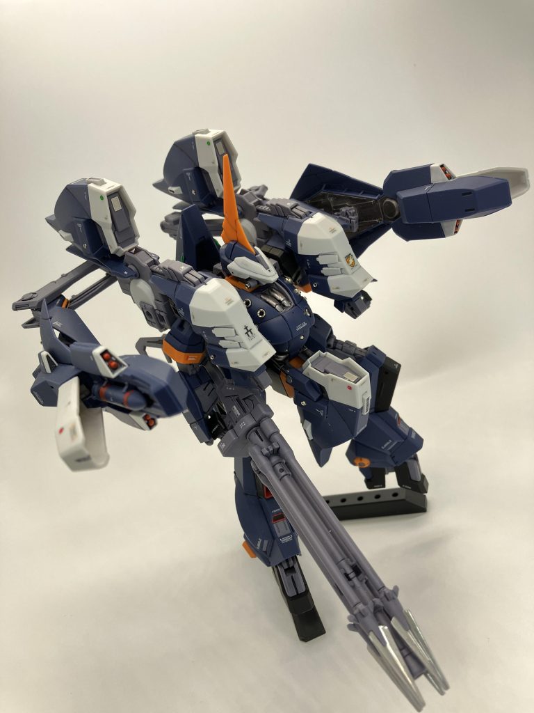 両サイドのバインダー裏やミサイル、連結ジョイントのダクトなど一部塗装しました🥴