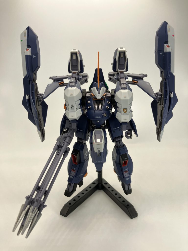 レゴブロックみたいにユニットを追加してるせいかポージングはなかなか厳しめ、特に武器を持つ右手は、、🤬