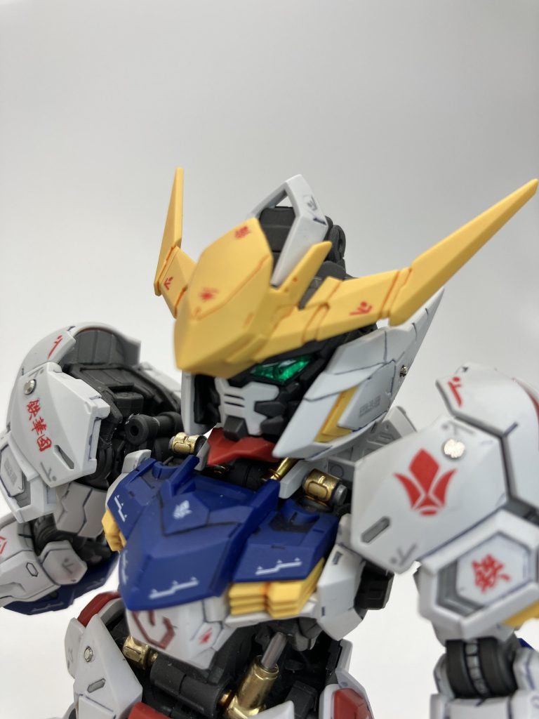 ツインアイもクリアーパーツですがレジン液で立体感&集光アップ⤴️を、先述の通り中にメタルパーツを仕込んでますがほとんど分かりませんね😅