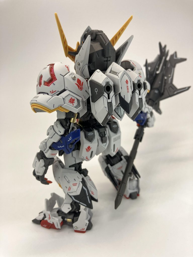 シリンダー状のパーツはガンダムマーカーの⬜️メッキシルバーと🟨ゴールドイエロー、フォーアーティストマーカーの🟧ゴールドなどで塗装してます😊