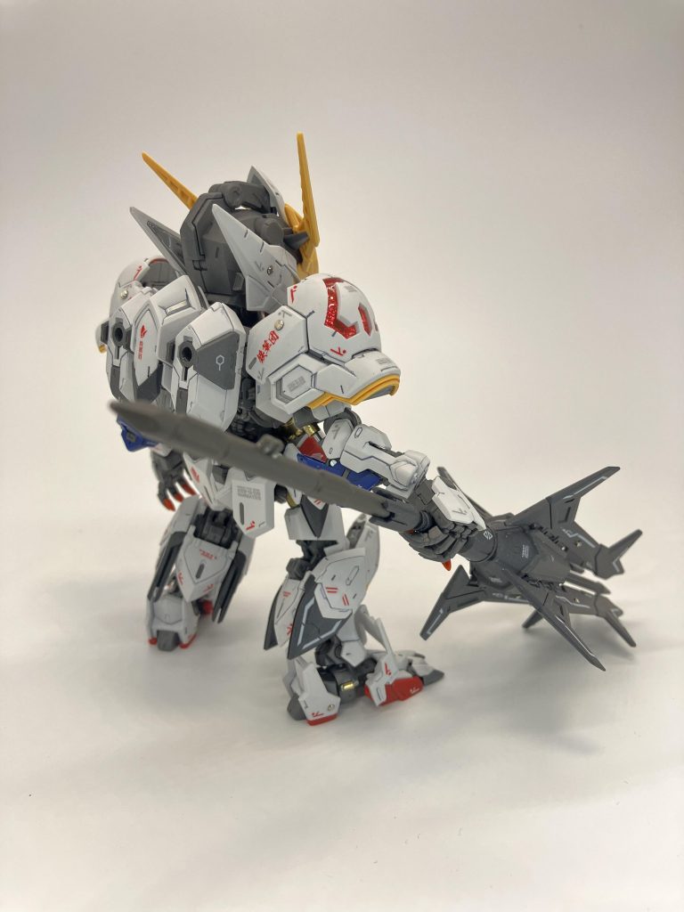 今回のMGSDガンダムバルバトスの作成に当たってはホビージャパンの作例を少し参考にしてます😉部分塗装やツインアイの中にメタルパーツを仕込んだり🫡