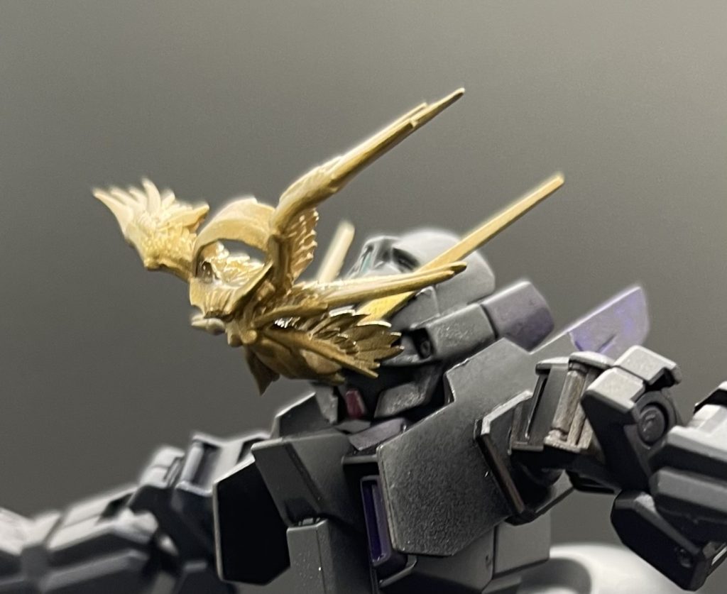 TR-6の象徴でもある女神の形をしたサイコブレードアンテナ。他のガンダムにはない美しい姿に初めて見た時は一目惚れでした。現在はリブート版で製品として限定発売されましたが、私が購入した当時は通常版のみでした。海外製の女神アンテナを取り寄せて頭部にアンテナを取り付けられるように改修。通常のブレードアンテナも残し情報量を少しでも多くしました。