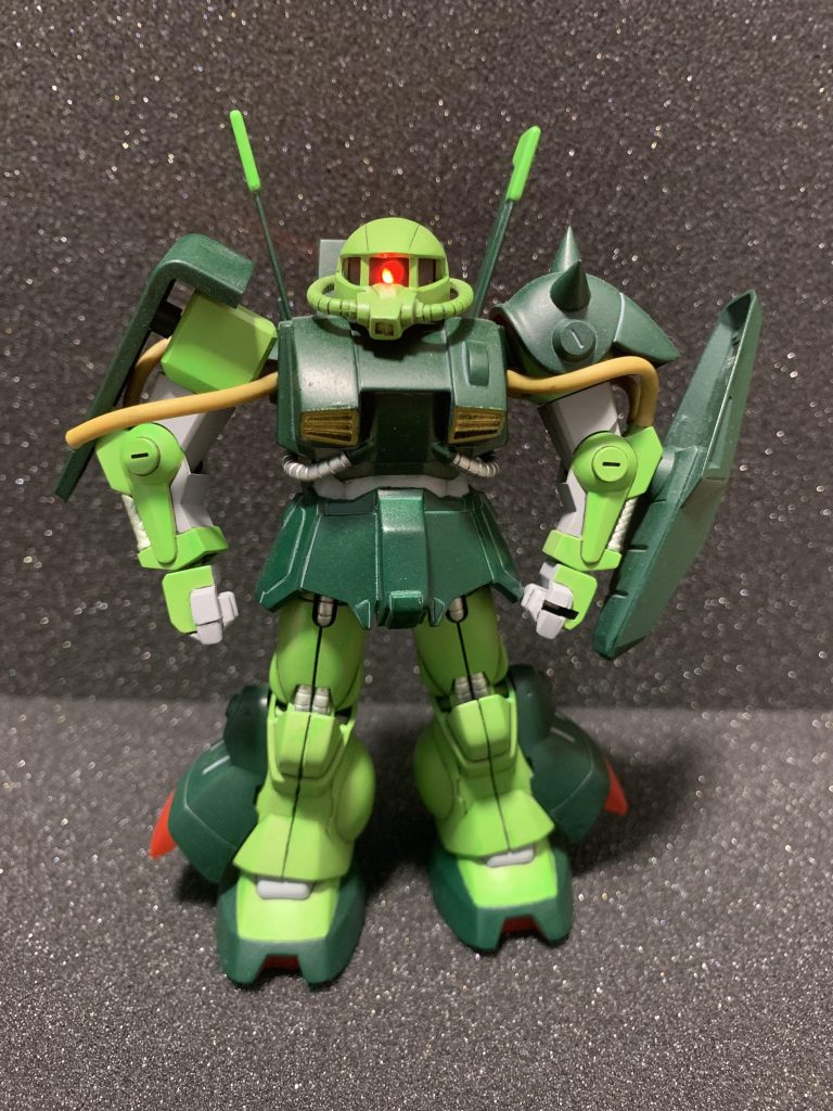 もう一つの失敗と言えば、チューブの塗装です。定着させる為にまずマルチプライマーを吹き、その後に塗装しましたが、2日以上経っても乾かず塗装がはげてしまう為、拭き取ってそのままで取り付けました。今思えば塗装後にツヤ消しを吹けば良かったのかなと思いました。