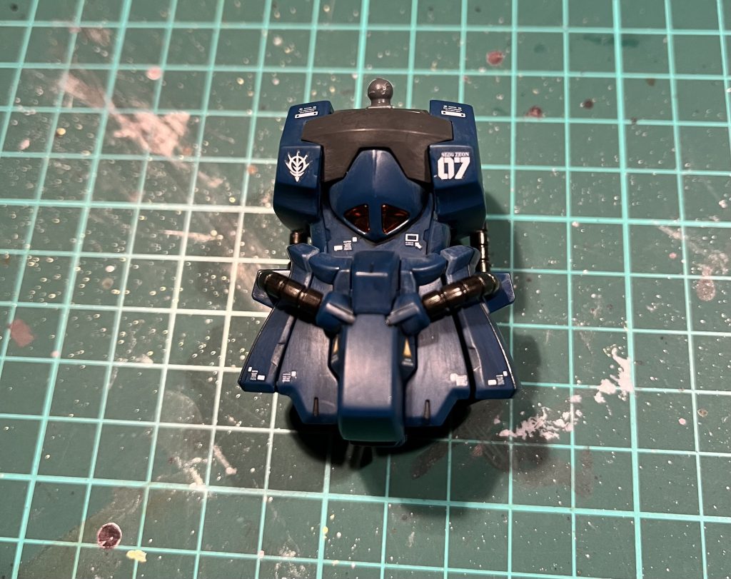 全体ペーパーがけして、部分塗装して、デカール貼っただけ。