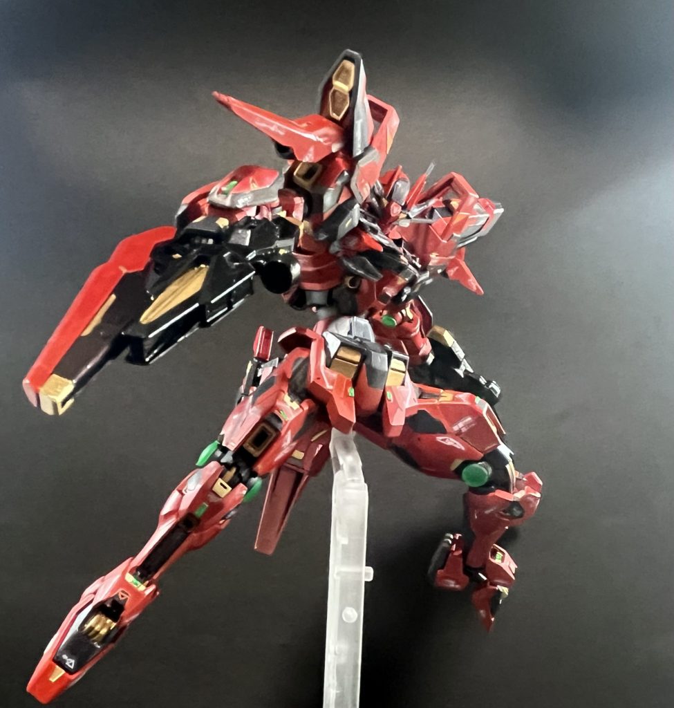 ガンダムクラースナシャ武装はライフル×2とハンドガン×2、ビームサーベル×2のみになります。