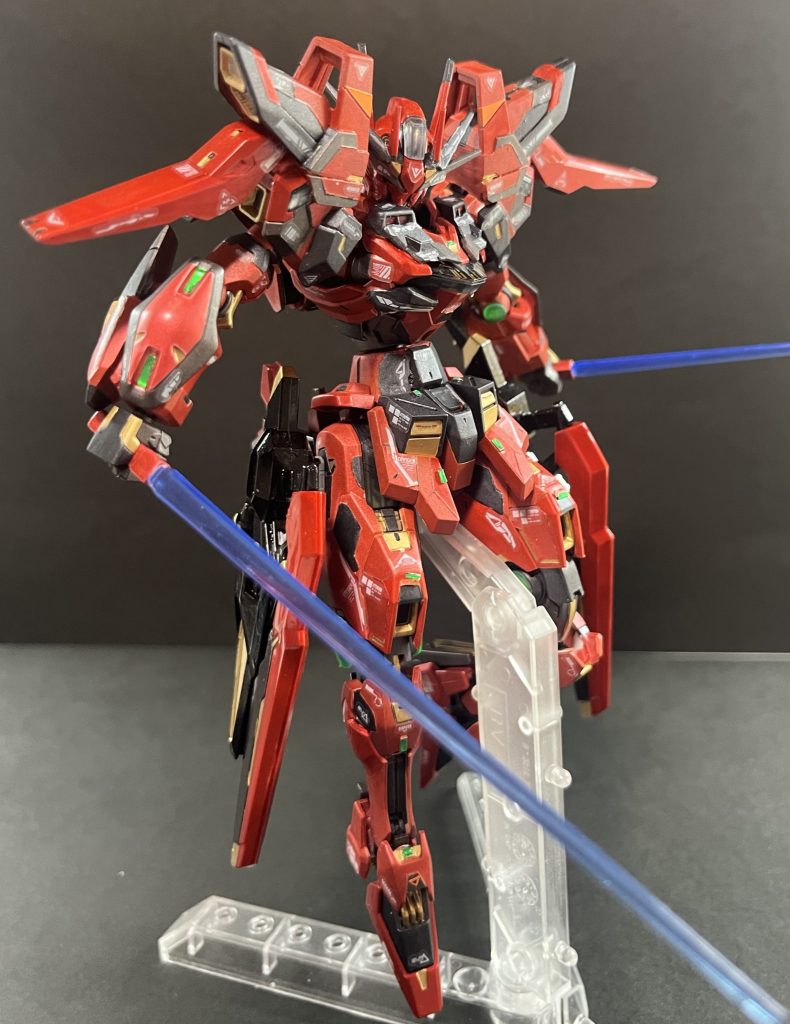 高出力にするとビームサーベルの色が変わります。