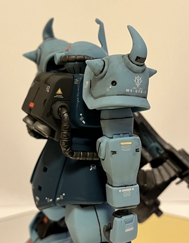 動力パイプは設定上、水色なんだけど組んでみるとなんかシマリがなかったので、メカメカしい色を塗ってみた。そしたらいい感じになった。