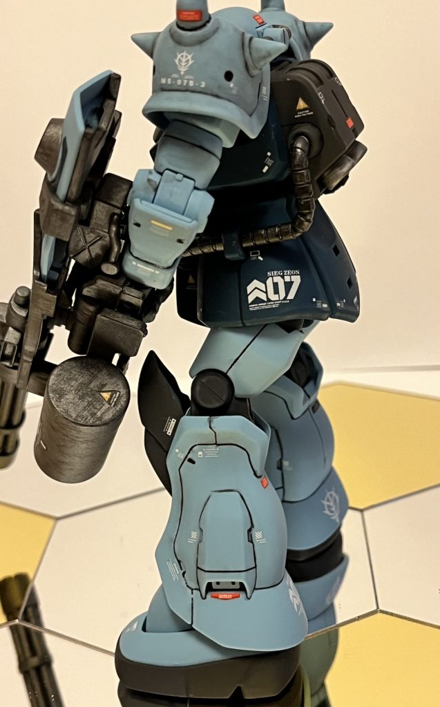 最近のガンプラは造型色がいいですよね。ポイント塗装するだけで充分カッコよくなる。手軽にガンプラ始めたい人にはもってこいだと思います。