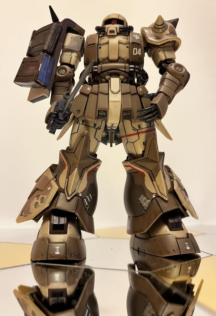 高機動型ザクはもう作らないぞ!(ってあと4機あるけど笑)とにかく、迷彩のデカールがもう大変。