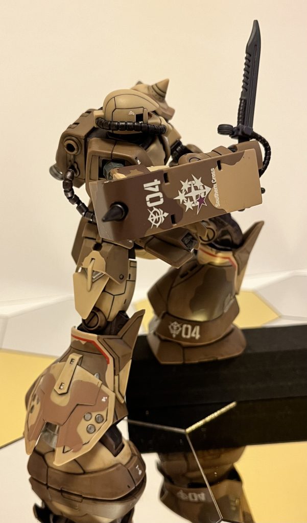 各関節はよく動いて、ポージングは自由に取れます。