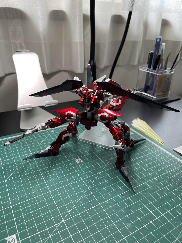 多脚強襲形態　地形に影響を受けず多人数を相手に戦闘できる形態。背部にも２つアームがある為、ビームライフルなど装備可能。死角がなく全方面に対応できる。あと飛べます。こんな格好して飛んで接近してきたら泣くしかない。