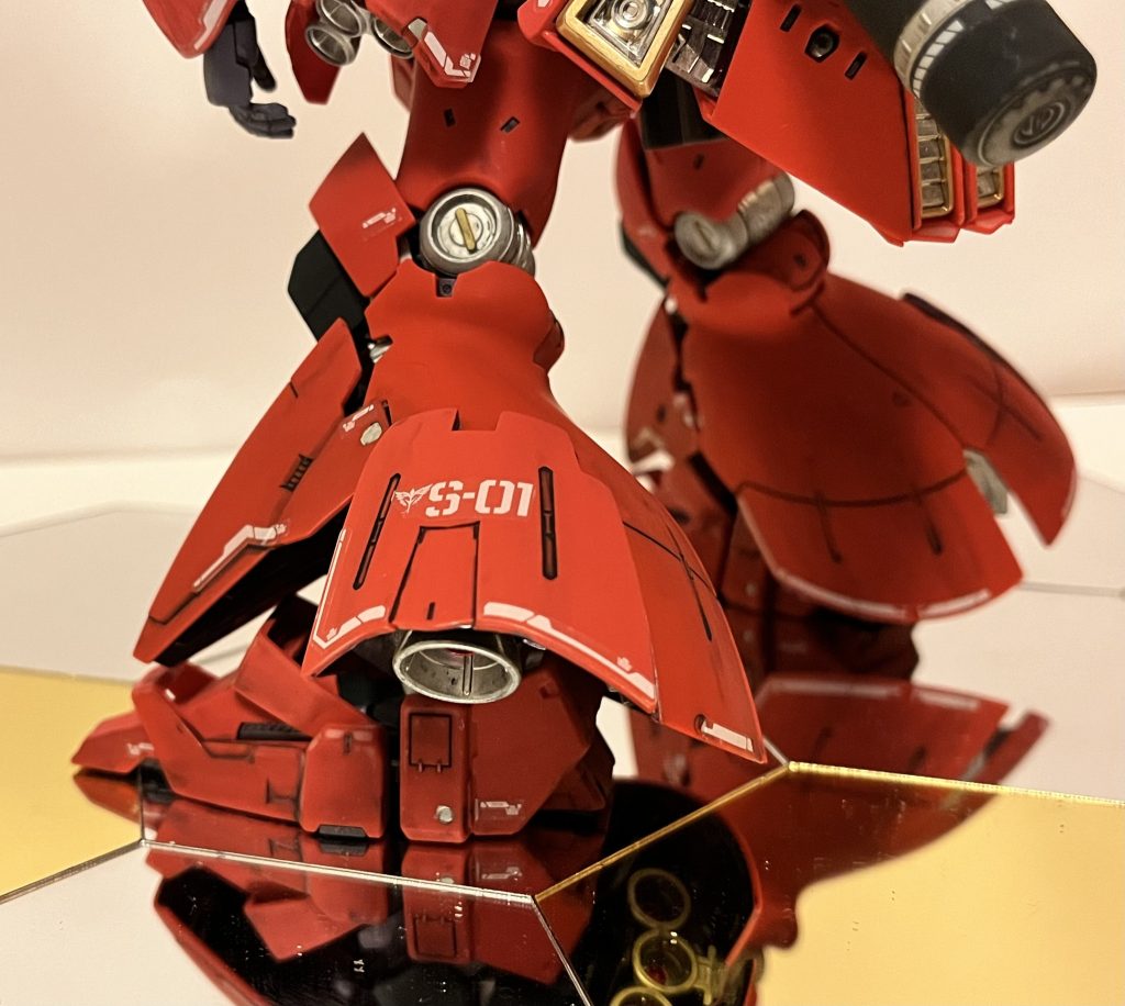 バーニアや関節など、メカニカルな感じにしたかったので、マーカーを筆塗り。ディテールアップになったか