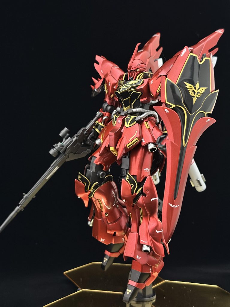 各部のシャープ化と合わせ目消し以外はストレート組みです。発売は2010年みたいですが素晴らしいキットですね。後ハメ加工もしやすく技術磨きにちょうど良かったです。今回は友人の誕生日プレゼントとして制作しました。最初はウレタンフィニッシュしようと思っていたんですが、Youtubeでプラモにも使えるガラスコーティング剤の紹介動画を見つけたので導入してみました。