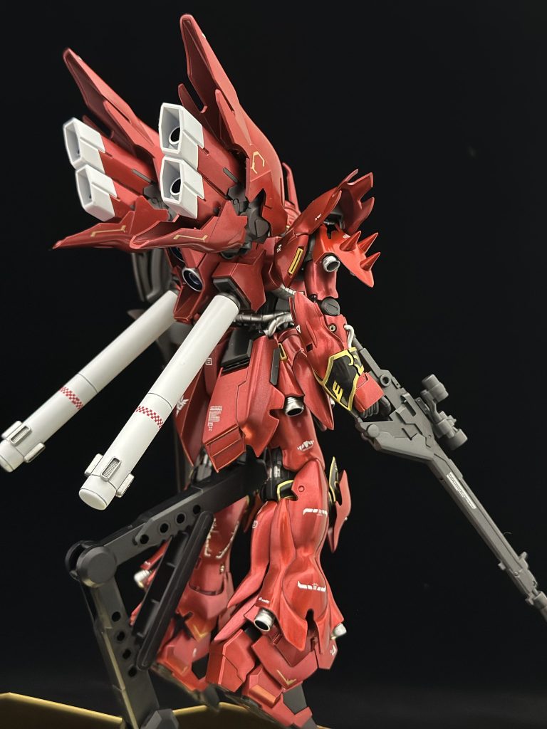 以下色レシピ。赤:ガイアガンメタサフ→クレオスGXメタルレッド→クレオスGXクリアルージュ→ガラスコート黄色:ガイアサフ→ガイアエヴァオレンジイエロー→ガイアセミグロスガンメタ:ガイアガンメタサフ→ガイアセミグロスシルバー:ガイアガンメタサフ→ガイアステンレスシルバー白:ガイアサフ→ガイアEXホワイトエングレービング:ガイアガンメタサフ→ガイアEXゴールド+スターブライトブラス+ガイアEXクリア→タミヤエナメルブラック→拭き取り→ガイアEXクリア→ガラスコート 