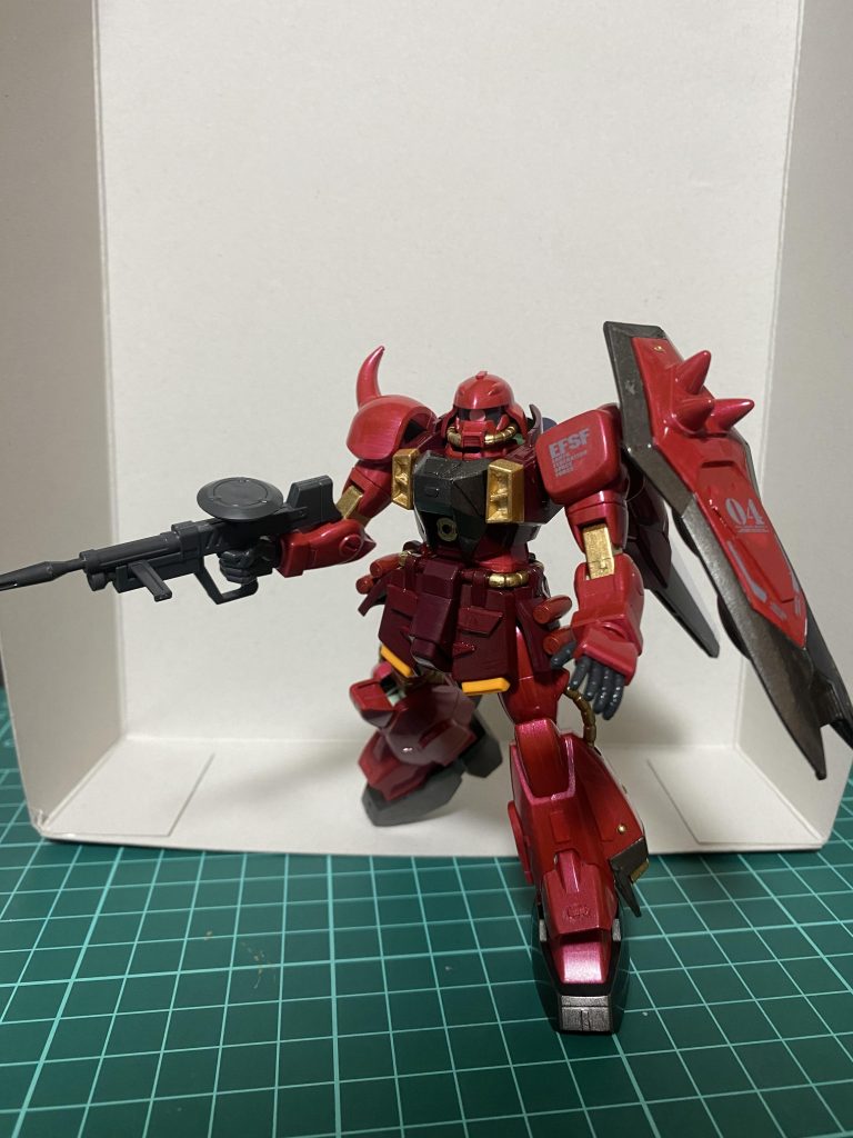 関節が金になっているのがお気に入りです！初めてのプラ板はなかなか思う形に切り出すことが出来ずまだまだ練習が必要そうです、、、