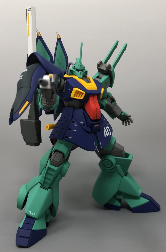 パーツ割りが非常に優秀なので、部分塗装でも充分に楽しめて、関節もしっかりとして可動範囲も充分にあるので、手軽にパチ組みしてブンドドして楽しむのに丁度いいキットです。 