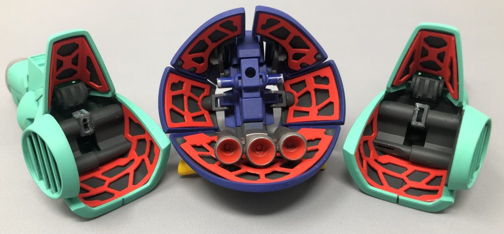 MGドムのアーマー裏を参考に、トラス構造の裏打ちを作ってみました。チラ見えした時に映えます。