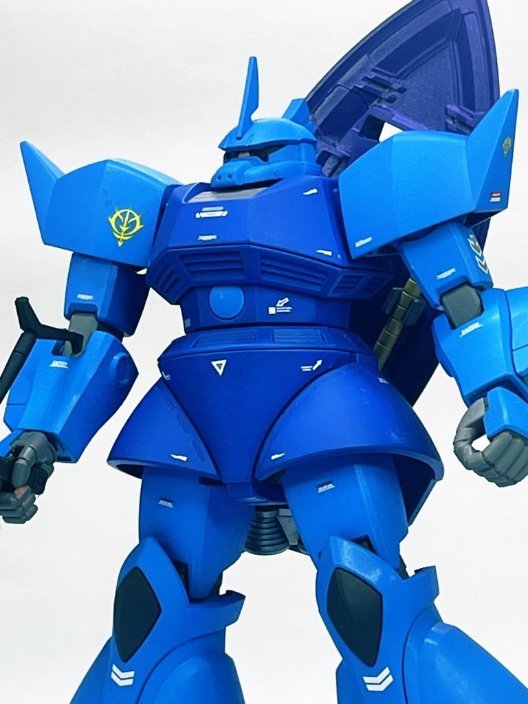 そしてやっぱりゲルググは背中シールドと専用ビームライフルが一番フィットしますよね。結局この装備が一番落ち着きます。