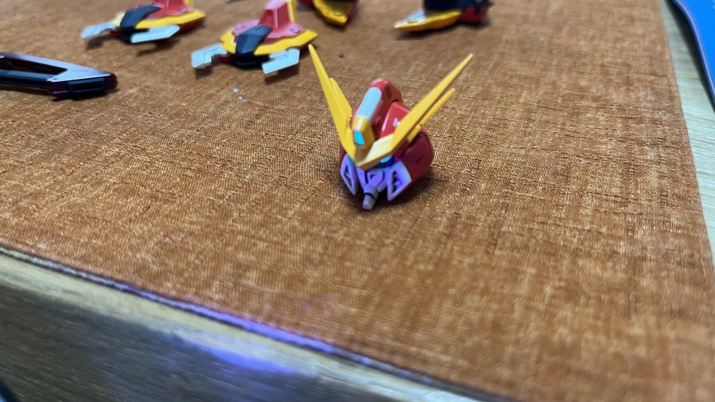 ツインアイを光らせる